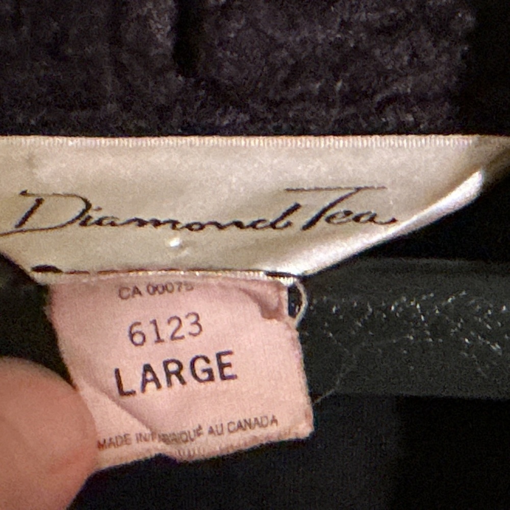 Beautiful Black Diamond Tea Robe - Picture 6 of 7